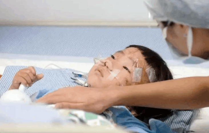 723動車事故溫州幸存下來的小伊伊