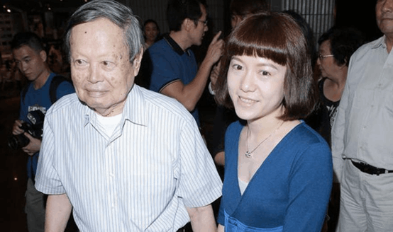 楊振寧96歲喜得貴子圖片