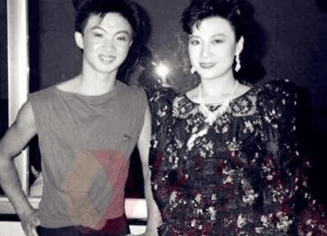 金星：領(lǐng)過3次結(jié)婚證，當了28年男人，又當了26年女人