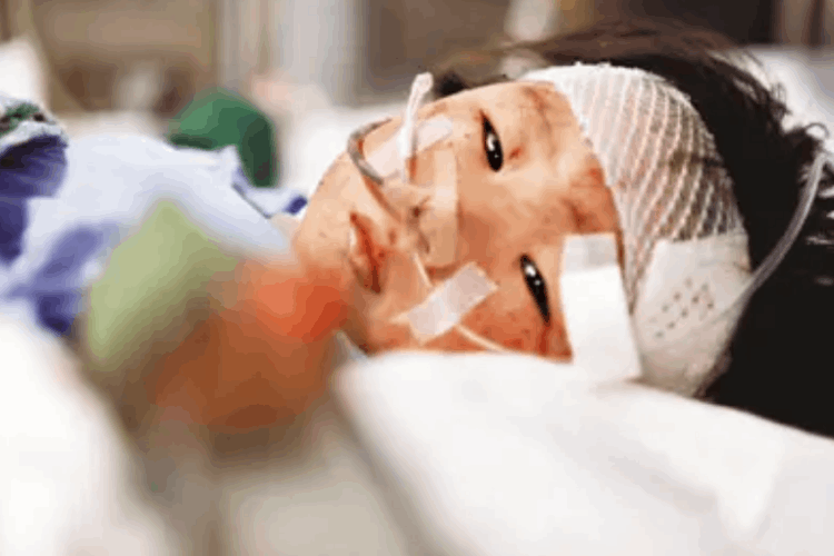 723動車事故溫州幸存下來的小伊伊