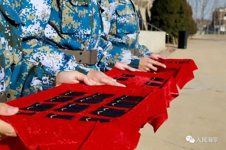 我國(guó)軍銜等級(jí)肩章排列圖片