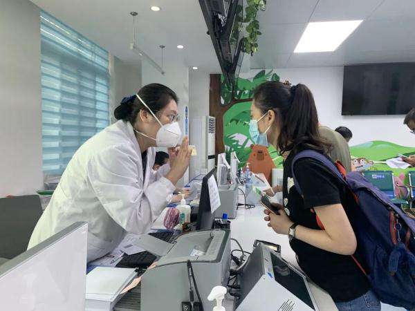 “再搖不中就超齡了”！數(shù)萬小姐姐上演“我為九價(jià)狂”