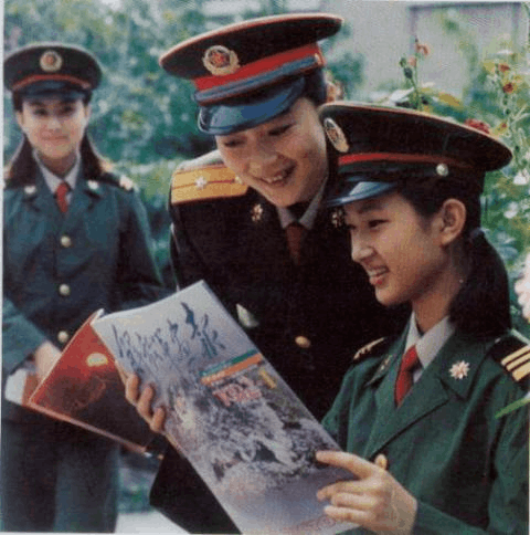 我國(guó)軍銜等級(jí)肩章排列圖片