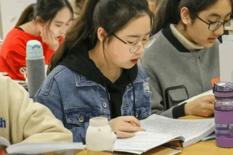 一個普通大專生能找什么工作,適合大專生的6種職業