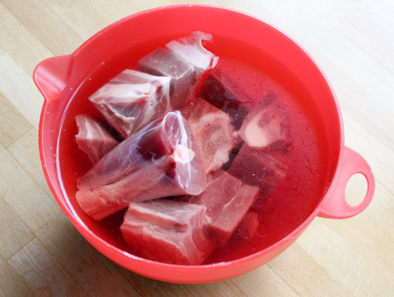 煮羊骨頭放什么調料 煮羊骨頭的正確方法與配料