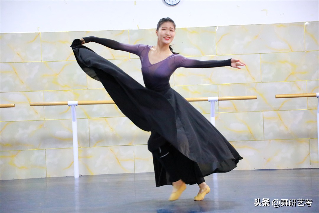 中國舞和拉丁舞哪個好（中國舞和拉丁舞哪個好適合孩子）