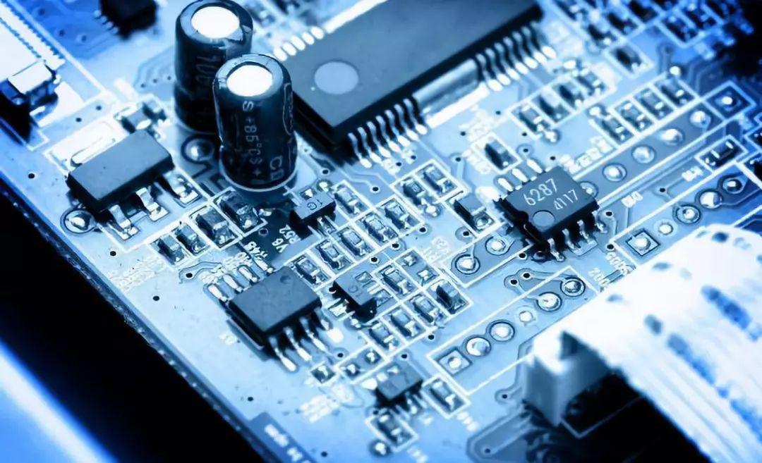 荷蘭向中國交付7nm光刻機（荷蘭光刻機已到達中國）