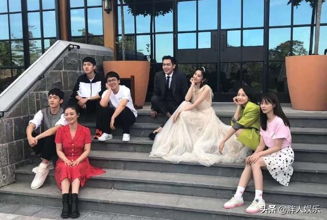 張若昀的親娘是誰(演員張若昀的家世)