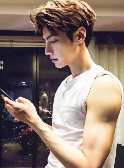 和男朋友一起睡覺他能忍住嗎（男朋友說只抱著我睡不碰我）