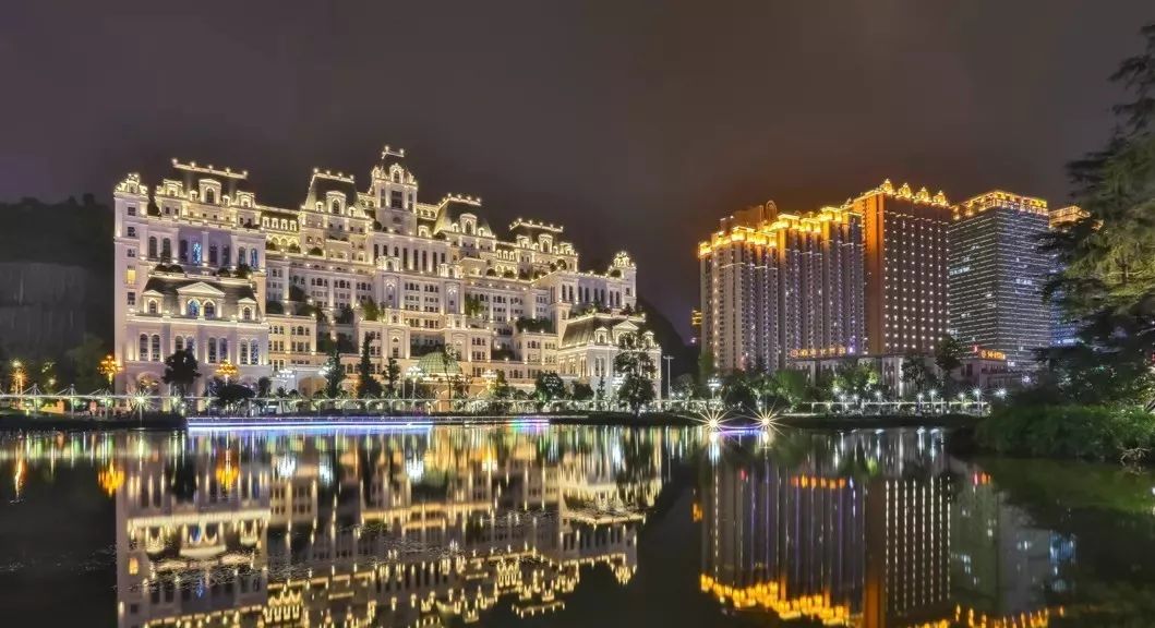 花果園白宮造價多少錢（貴陽花果園白宮的主人簡介）