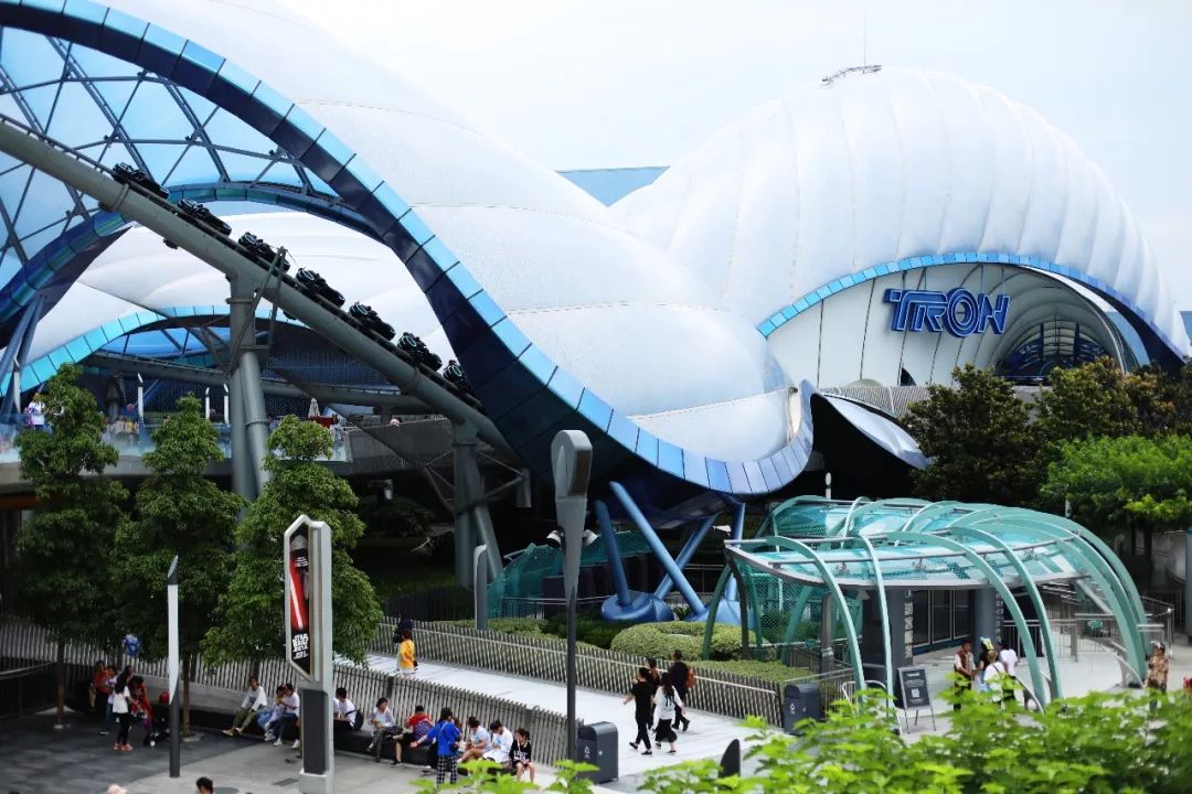 去上海迪士尼花了一萬(情侶去上海迪士尼大概多少錢)