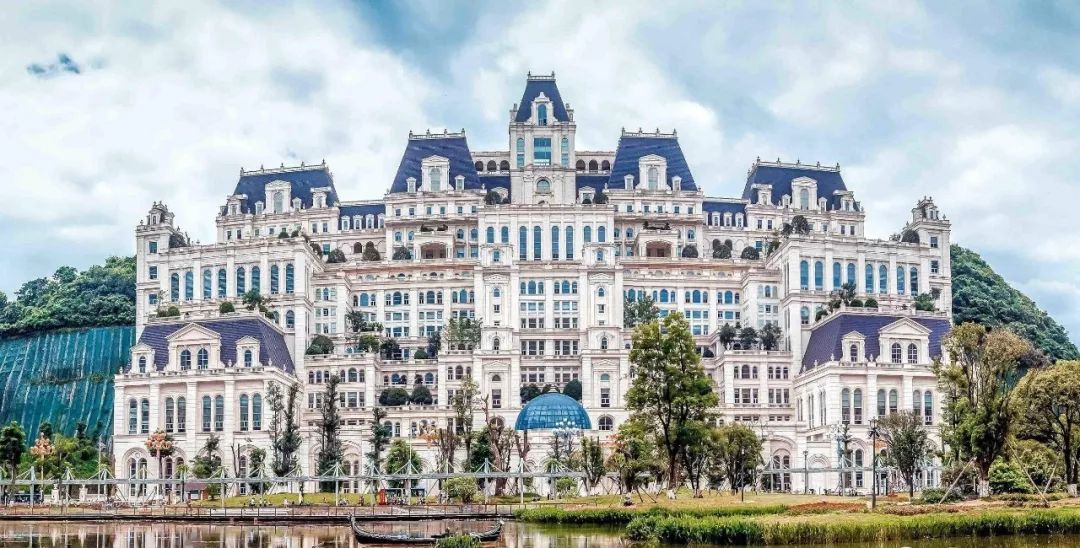 花果園白宮造價多少錢（貴陽花果園白宮的主人簡介）