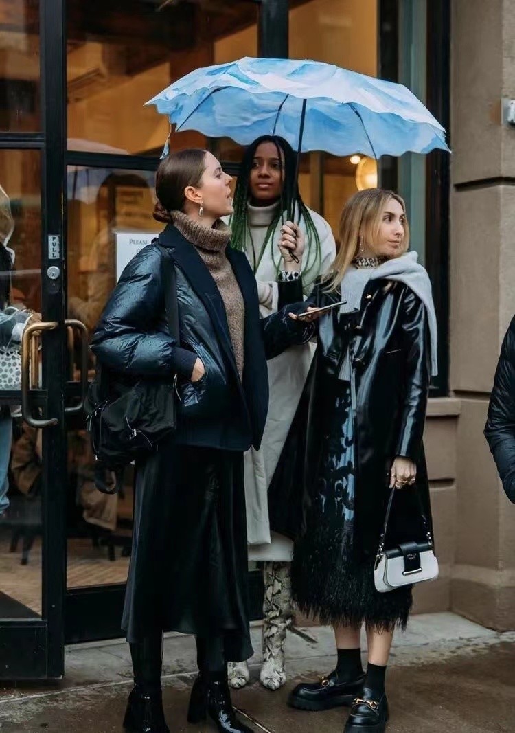 40歲穿什么顏色的衣服好看（四十女人穿衣搭配圖片技巧）