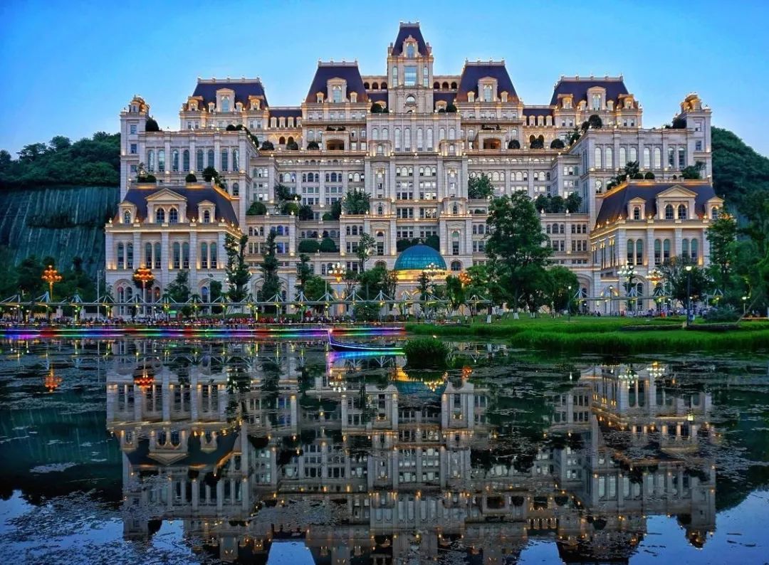 花果園白宮造價多少錢（貴陽花果園白宮的主人簡介）