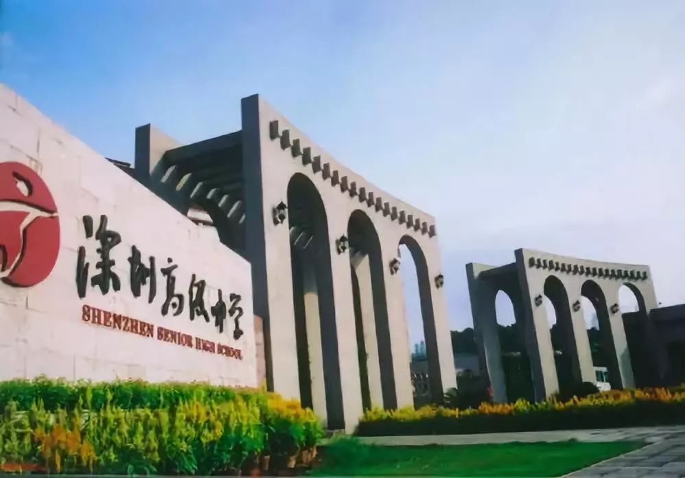 孟美岐學歷為什么那么低(孟美岐初中沒畢業為什么不讀書)