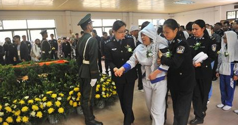 緝毒警察李雄被剝皮碎骨（緝毒警察李雄是真的嗎）