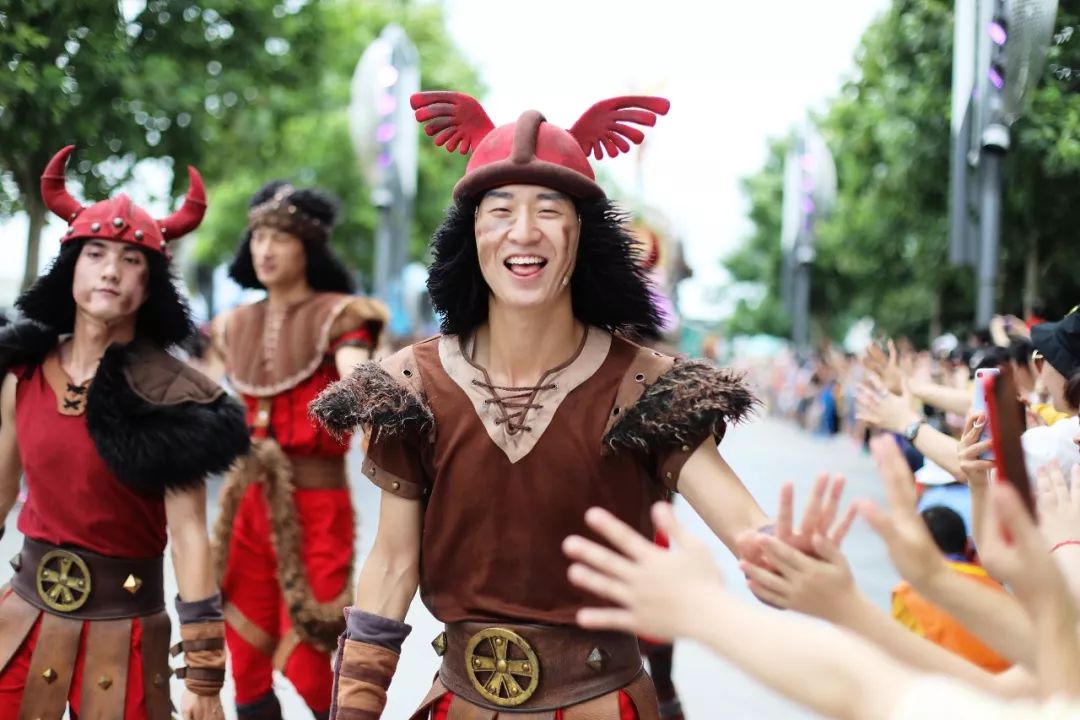 去上海迪士尼花了一萬(情侶去上海迪士尼大概多少錢)