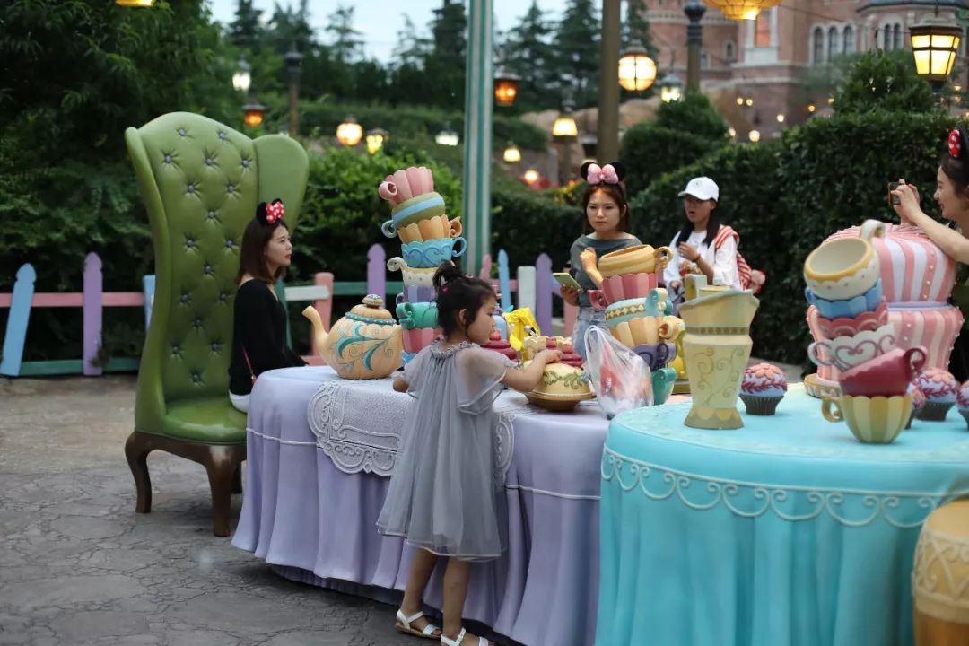 去上海迪士尼花了一萬(情侶去上海迪士尼大概多少錢)