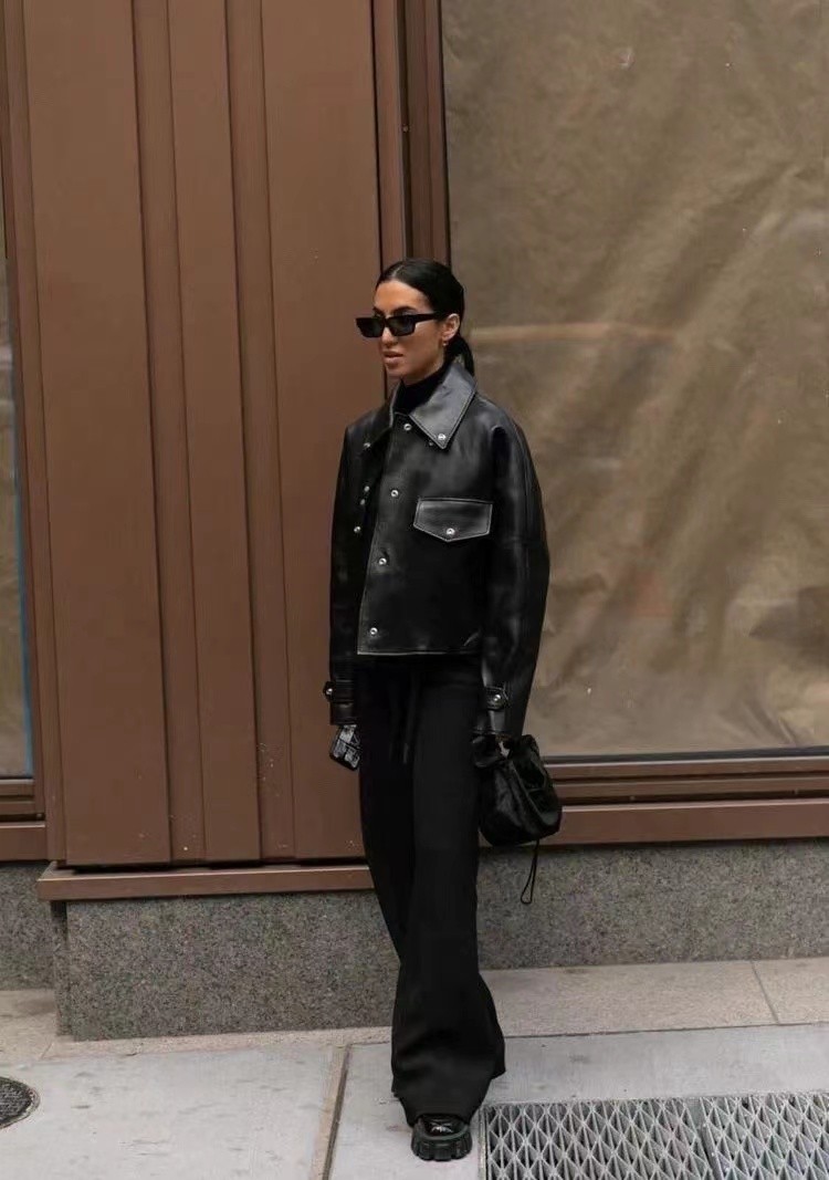 40歲穿什么顏色的衣服好看（四十女人穿衣搭配圖片技巧）