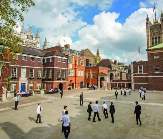 為什么不建議孩子去私立學校(私立學校和公立學校哪個好)