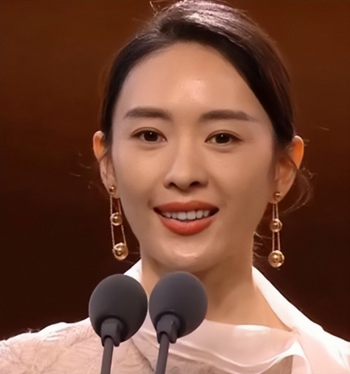 黃定宇控制童瑤長達一年是真的嗎