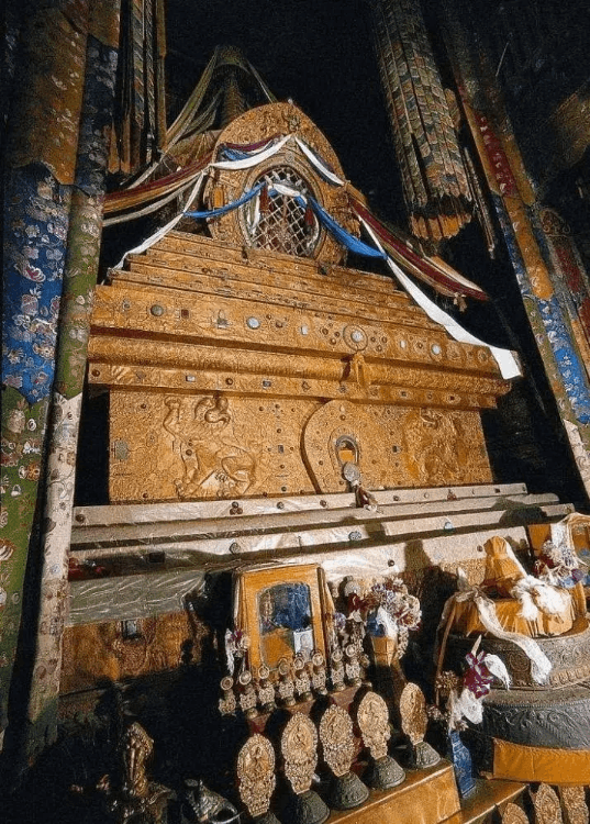 布達拉宮是為誰建造的(布達拉宮建于什么朝代)