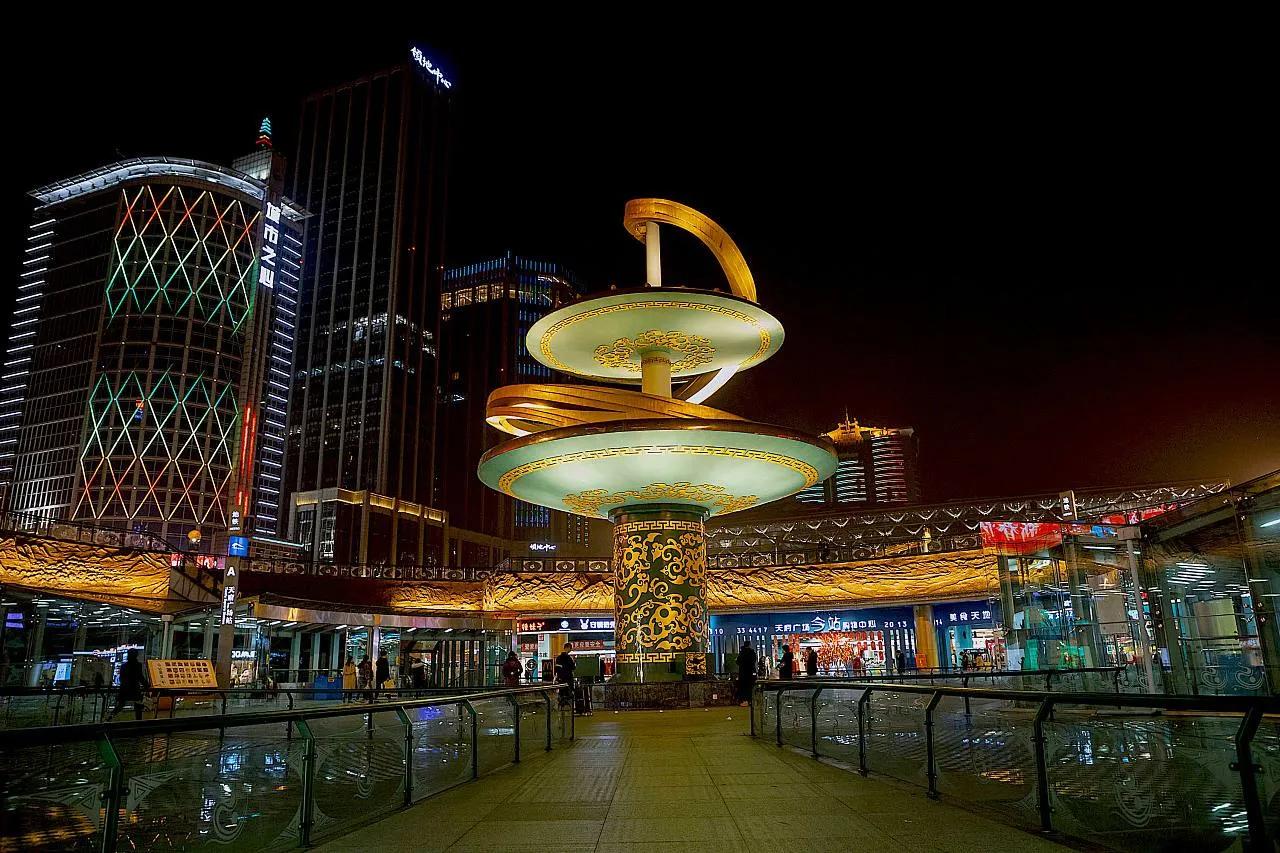 為什么四川人不去成都打工（成都什么行業發展最好的）