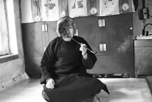 哈爾濱貓臉老太太事件真相分析