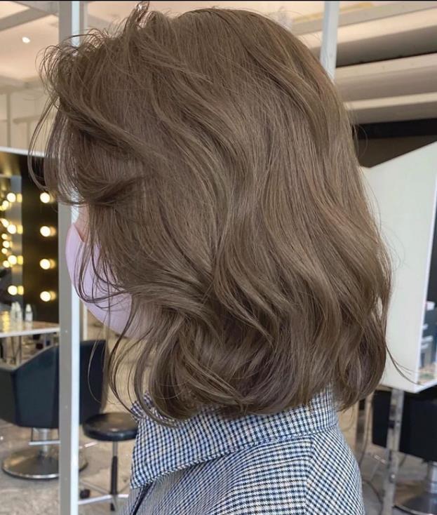 20122年染發流行什么顏色(今年流行減齡又顯白的頭發顏色)