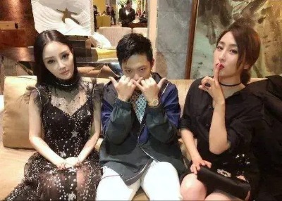 賈乃亮和李小璐復(fù)合了嗎（賈乃亮李小璐為什么離了婚）