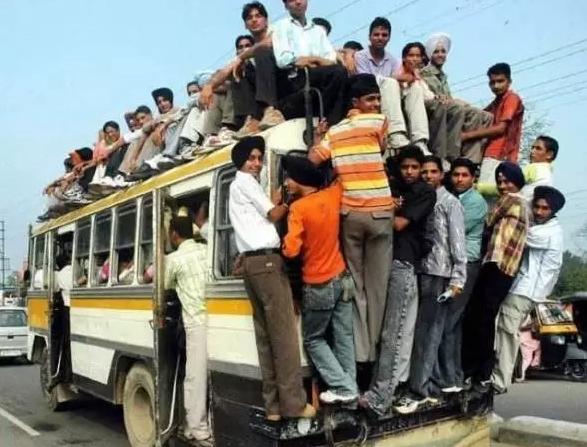 印度的公交車有多可怕（印度公交車為什么沒有門）