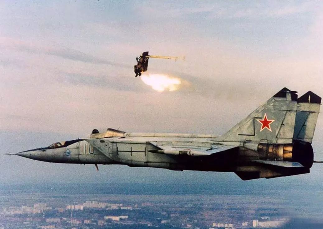 客機為什么沒有降落傘 (mu5735為什么墜毀)