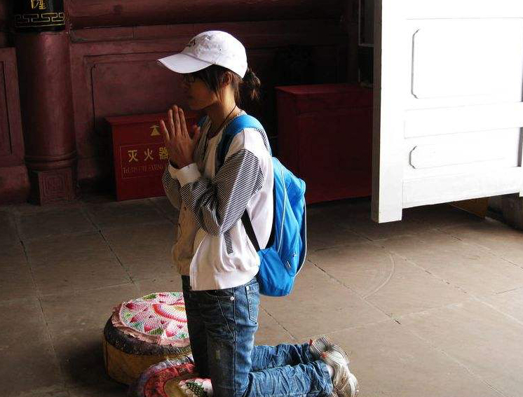 上香后怎么知道仙家來了（有仙家折騰你的癥狀）