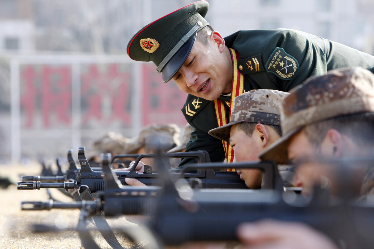 武警和陸軍選哪一個好（當兵去武警好還是陸軍好）