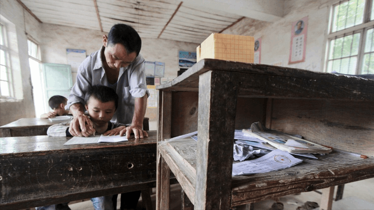 30年教齡榮譽證書有什么用(農(nóng)村教師30年教齡榮譽證書意義)