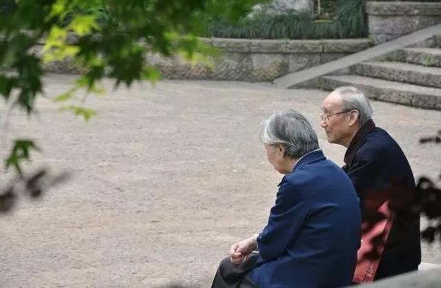 永遠不要向同事透露家庭條件（職場上太單純的人表現）