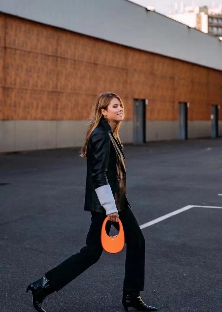 40歲穿什么顏色的衣服好看（四十女人穿衣搭配圖片技巧）