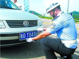 車牌abc是按經濟排的嗎(城市abcd按什么依據排的)