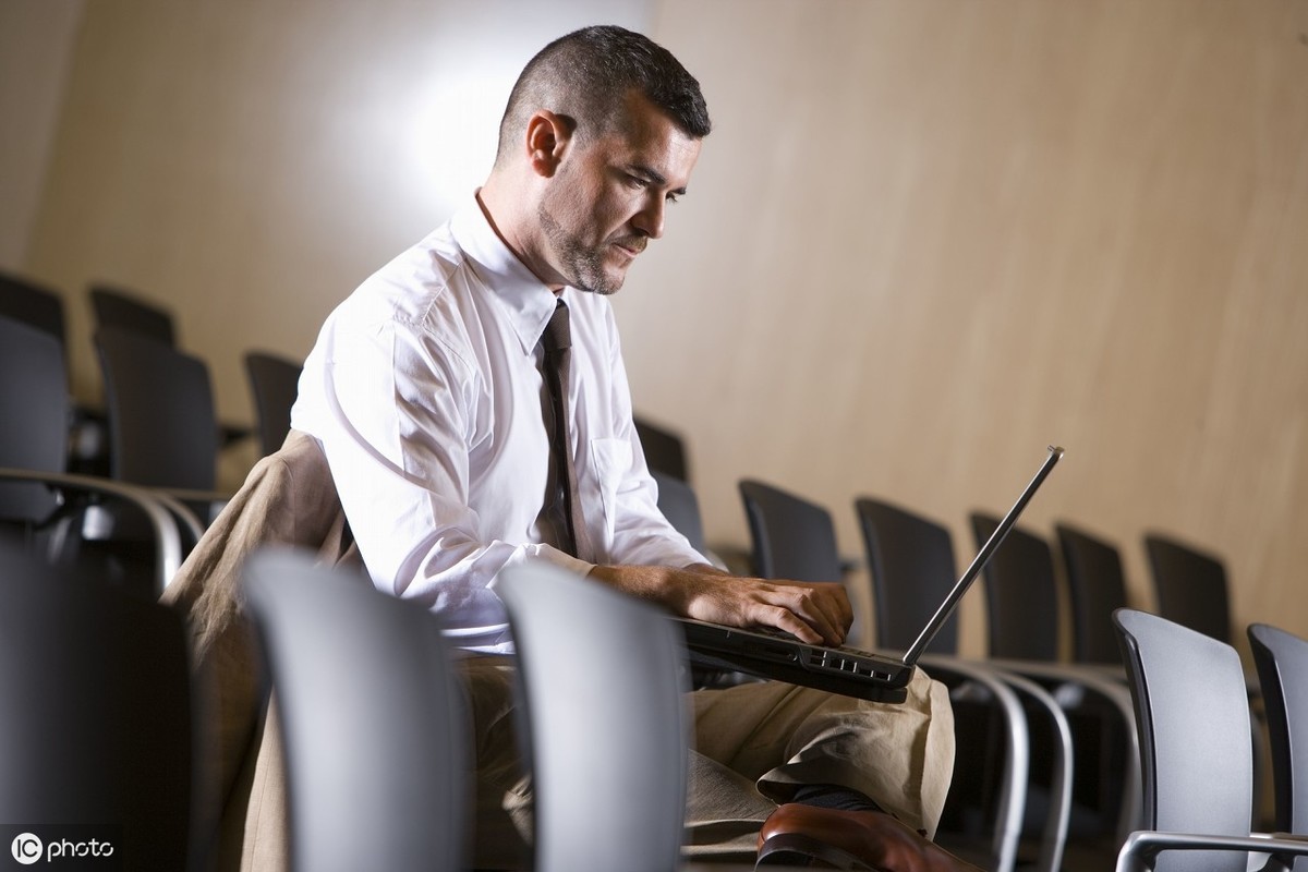 政府領導看上的女人的特點（能夠吸引當官的女人）