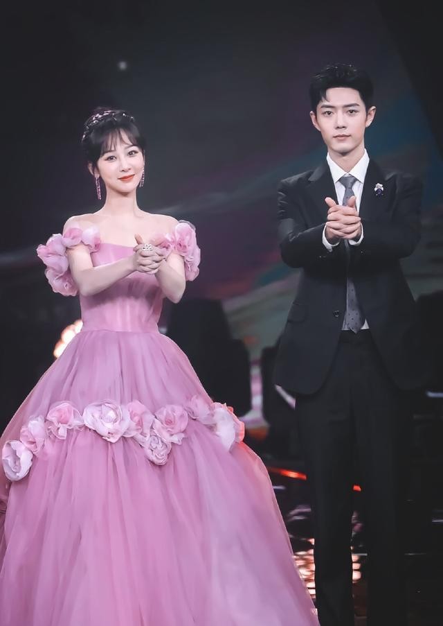 肖戰為什么被全網黑 (肖戰的手為什么這么黑)