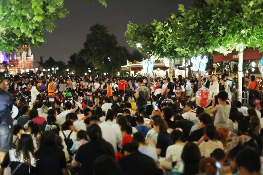 去上海迪士尼花了一萬(情侶去上海迪士尼大概多少錢)