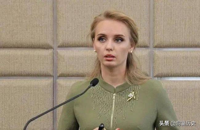 硬漢普京的女兒是干什么的（普京的女兒照片）