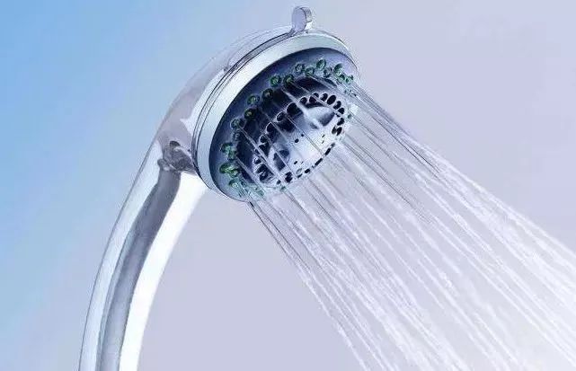 洗澡為什么不能先洗頭 (為什么要先洗澡再洗頭發)