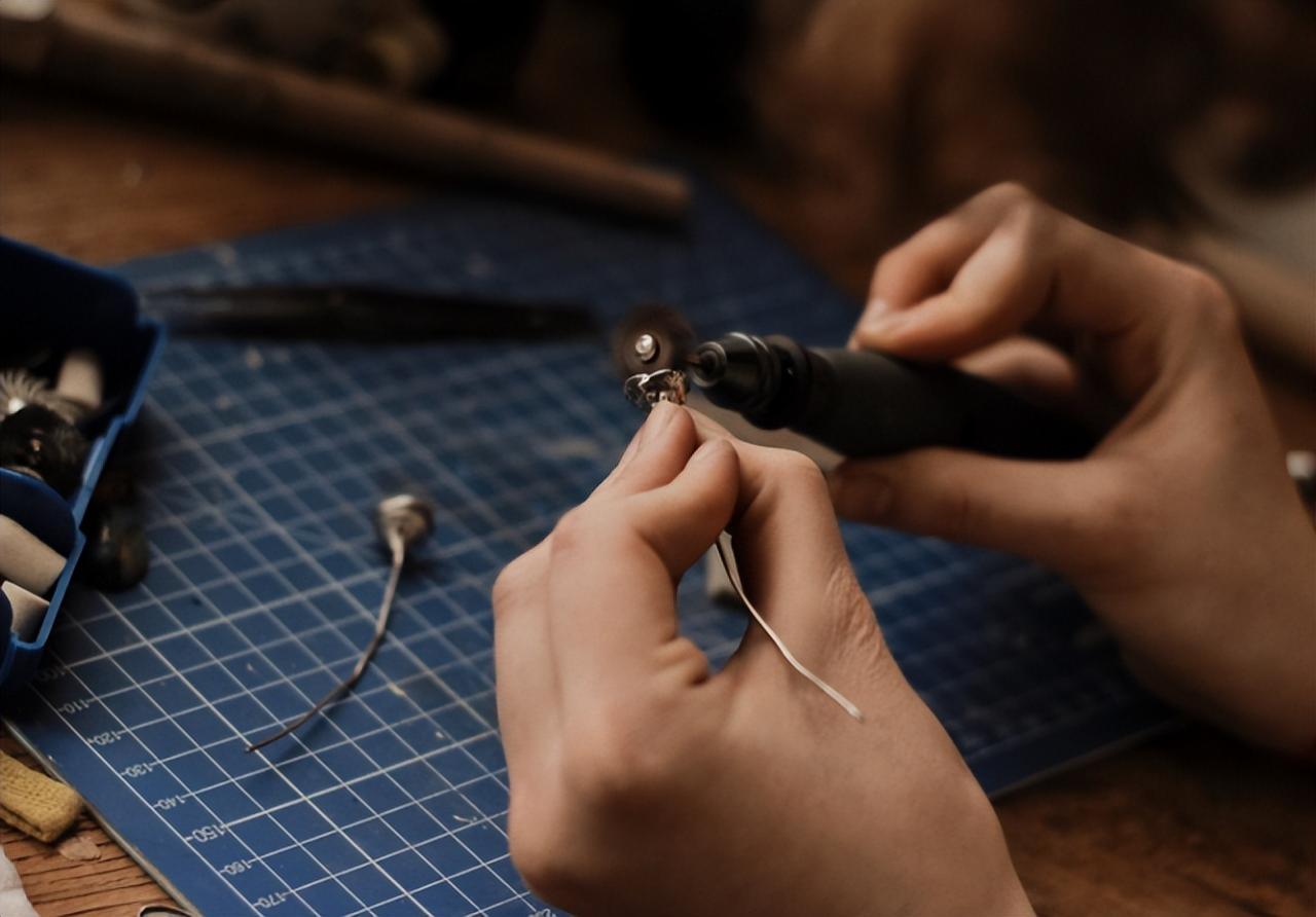 剛進(jìn)事業(yè)編一月工資多少元