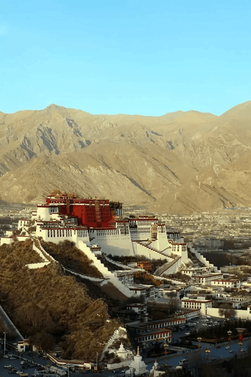 布達拉宮是為誰建造的(布達拉宮建于什么朝代)