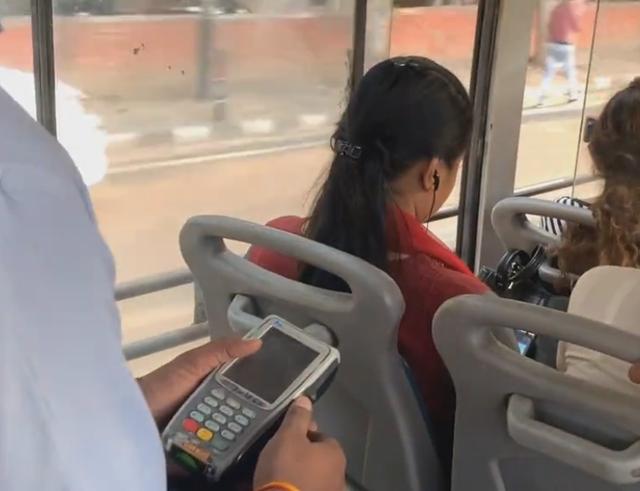 印度的公交車有多可怕（印度公交車為什么沒有門）