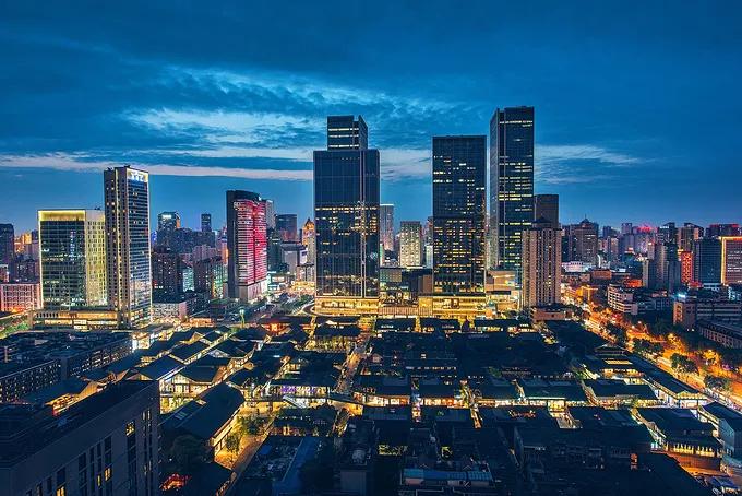 為什么四川人不去成都打工（成都什么行業發展最好的）