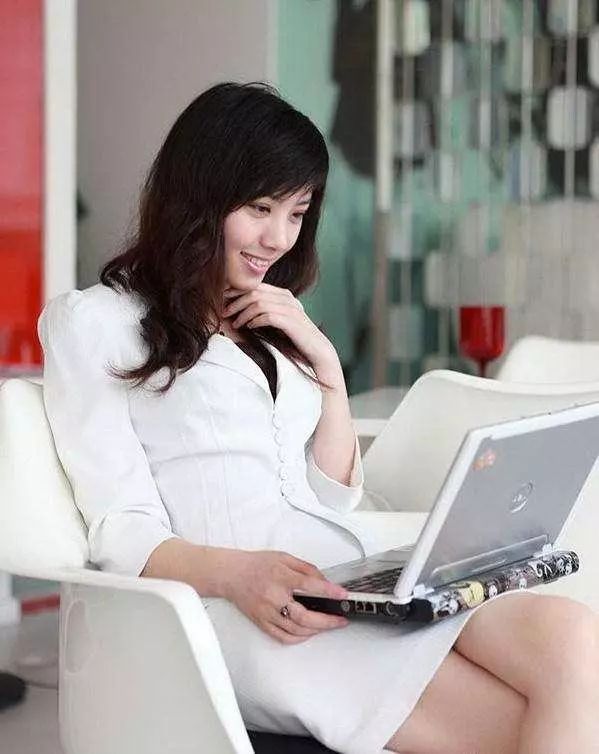 女生做人事好還是行政好(哪個(gè)輕松適合長(zhǎng)期發(fā)展)