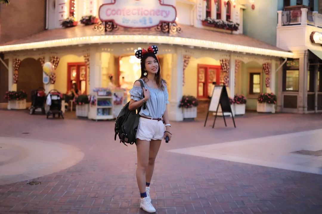 去上海迪士尼花了一萬(情侶去上海迪士尼大概多少錢)