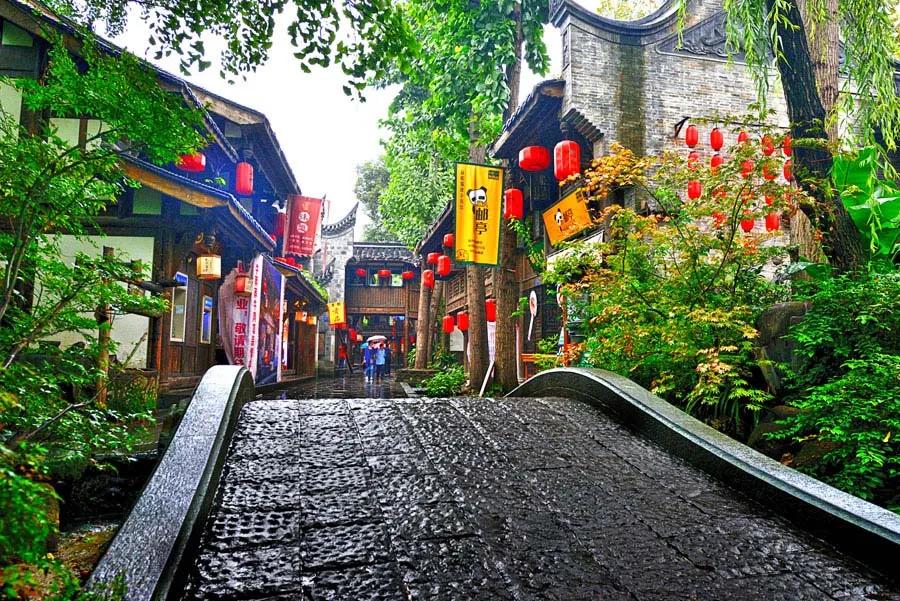 為什么四川人不去成都打工（成都什么行業發展最好的）